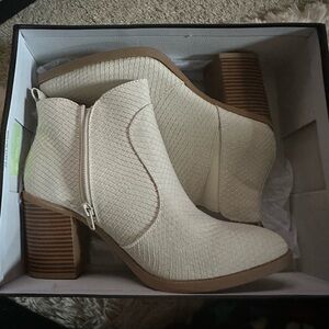 Francesca's Collections Cream Textured Ankle Booties